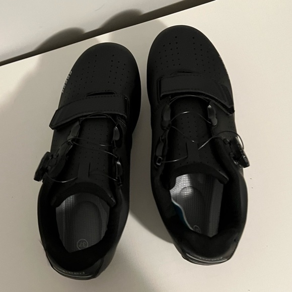 Mens or women’s spin shoes - euro size 37 NWOT - Picture 2 of 6